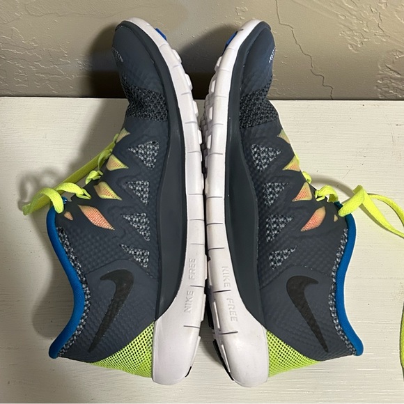Nike Free 5.0 Running Shoes Boys Size 3.5 - Picture 5 of 7